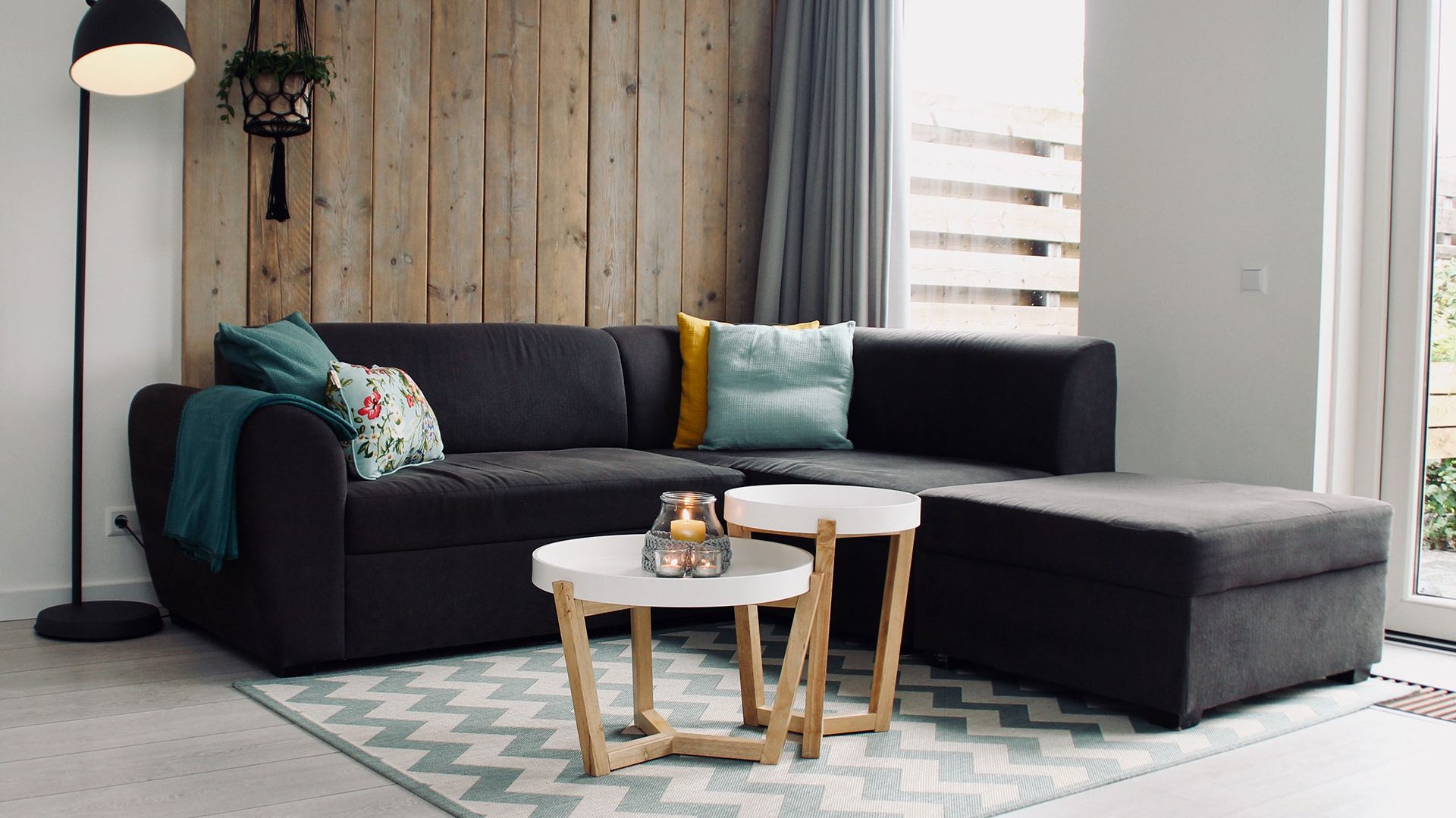 couch with center table swarm