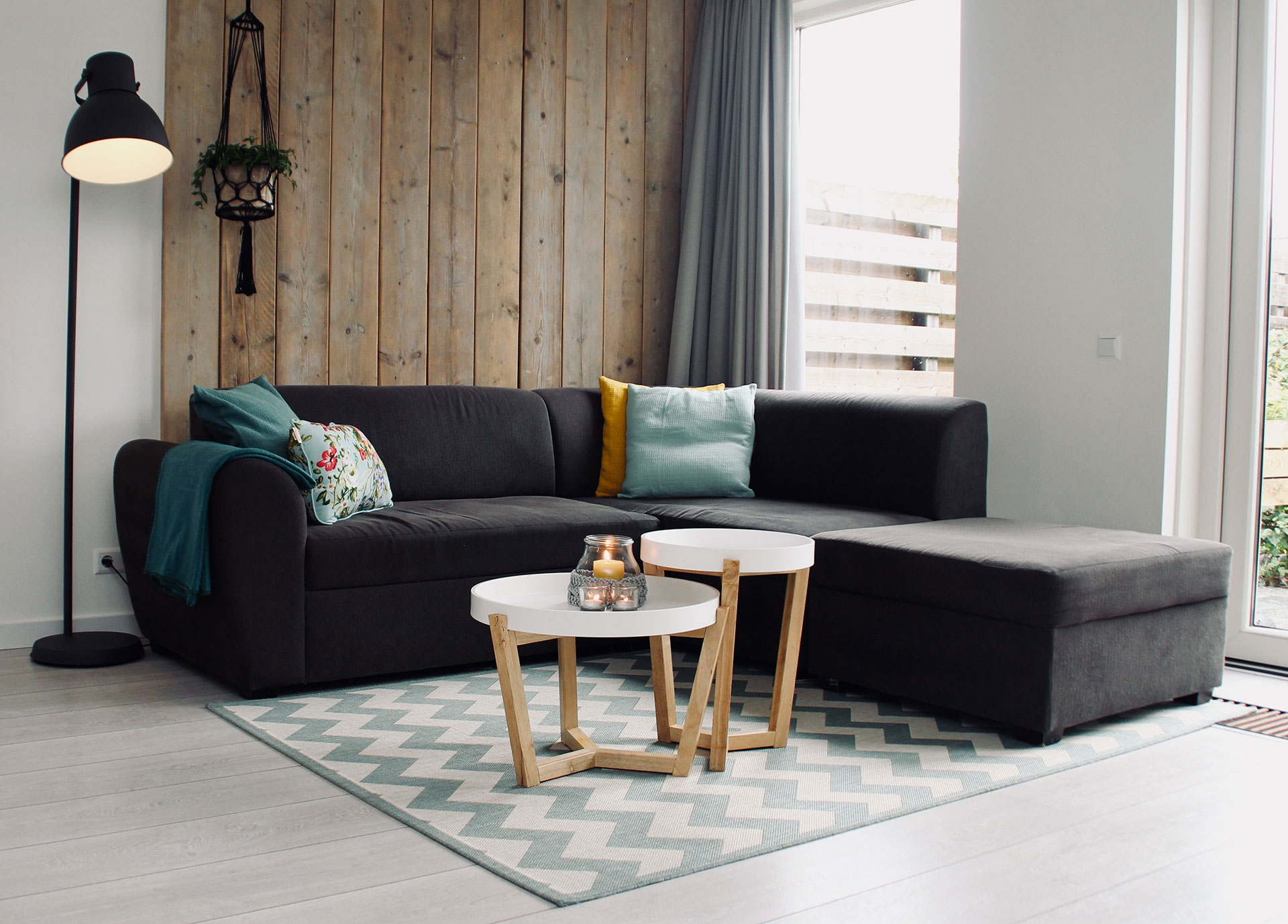 couch with center table swarm